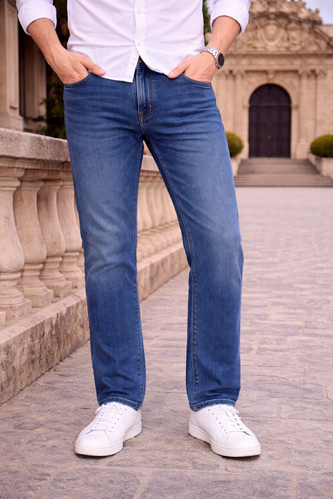 Premium Slim Fit Blue Jeans – Casual & Modern Style